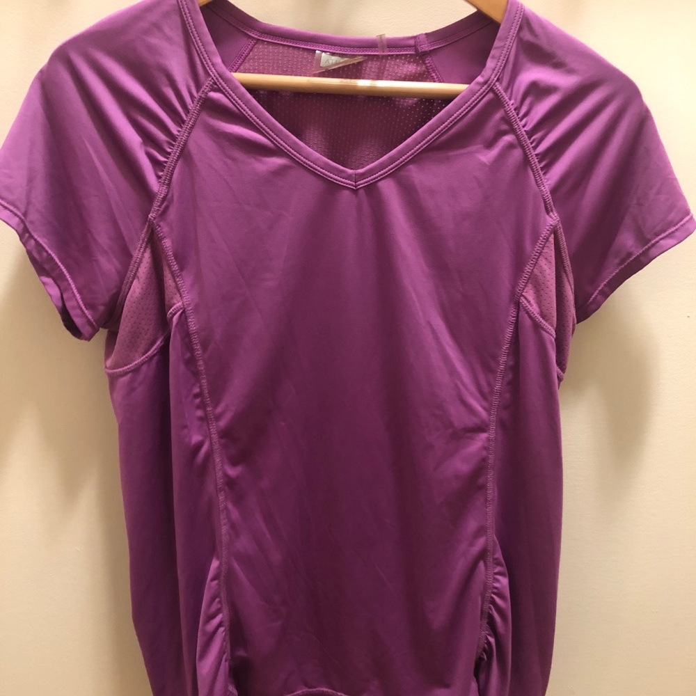 EUC Athleta Shirt w/ zip pocket